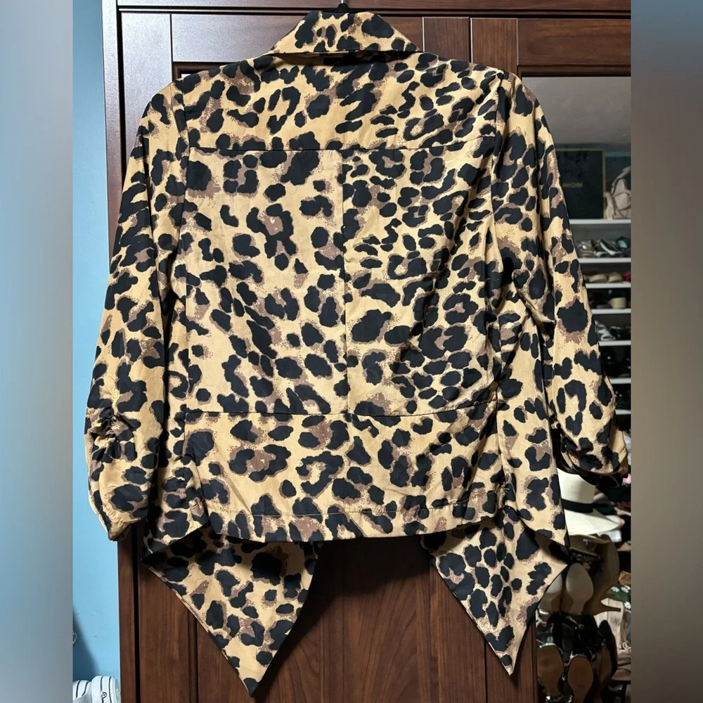 🚨4X$25🚨 Animal print blazer - Picture 3 of 6